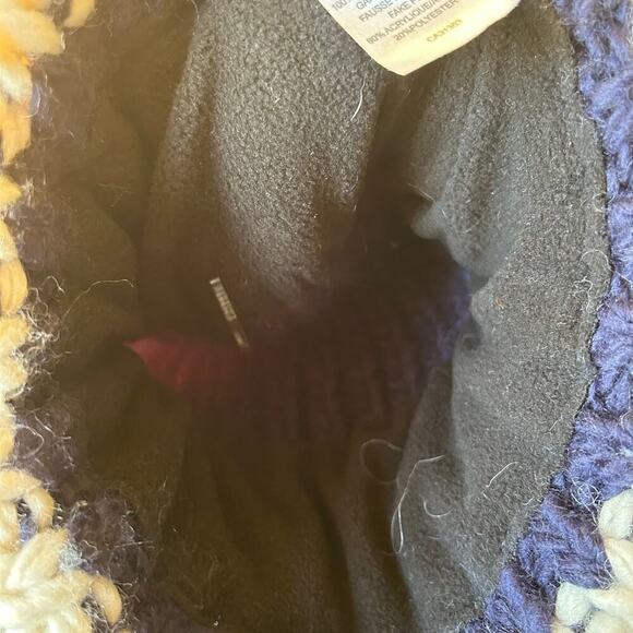 Kyi Kyi fur navy blue and cream chunky wool pompom hat w/ fleece lining - Picture 5 of 5